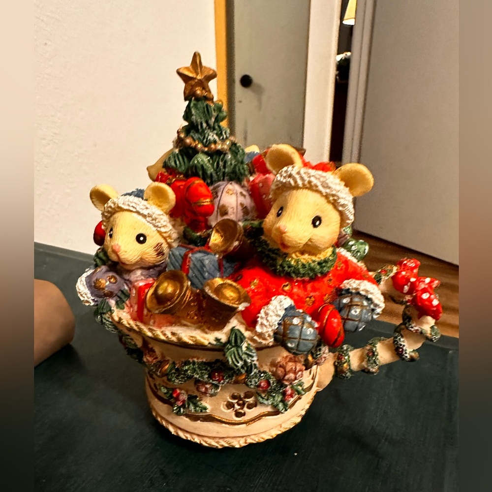Christmas tea pot 🫖 musical 🎶 box